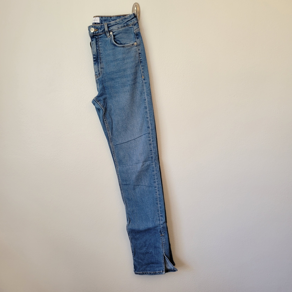 VGUC Zara High Rise Straight Five Pocket Split Hem Jeans, Size 6